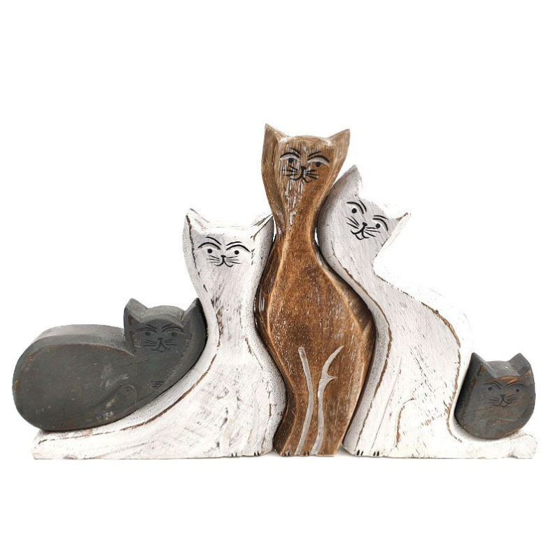 Katten beeld hout van 5 katten in wit, bruin en grijs die bestaat uit één geheel. 40x25x2,5 cm