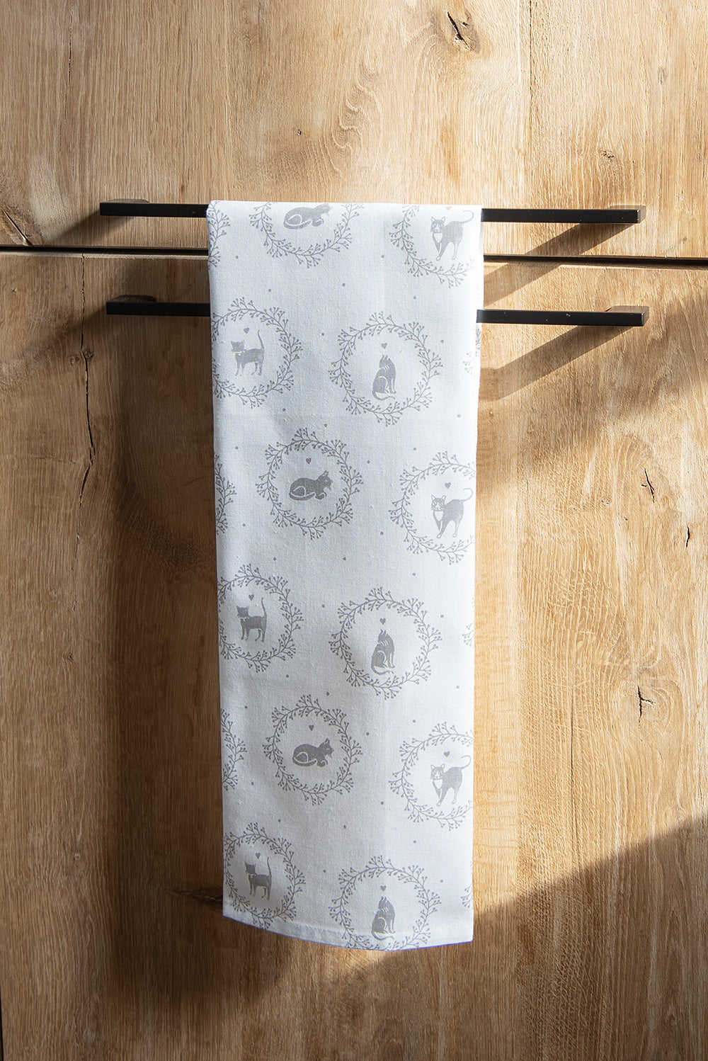 Katten theedoek Clayre en Eef met verschillende katten in bloemen cirkel