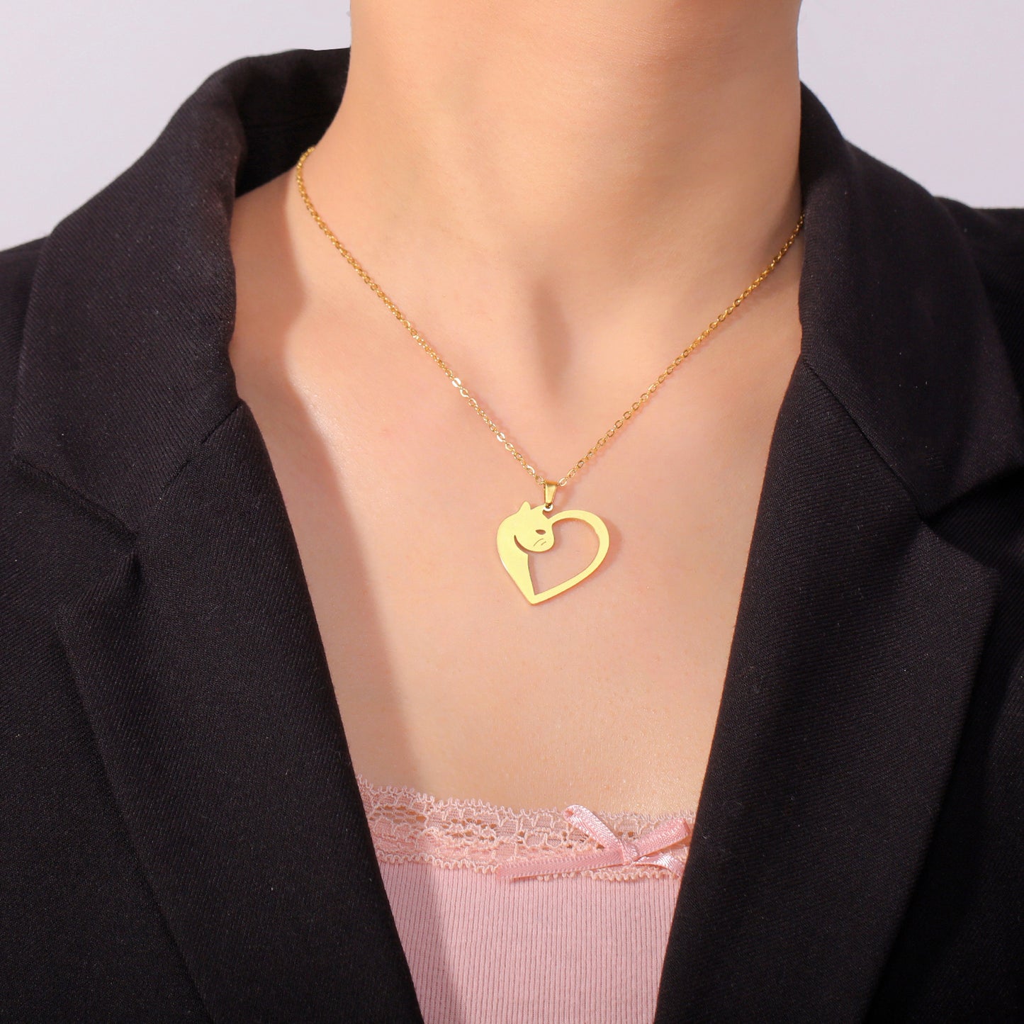 Ketting kat met half hartje goud "Thira"