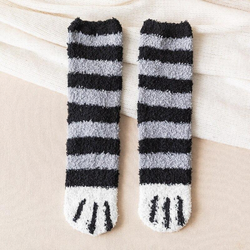 The Happy Cat Shop | Katten sokken / huissokken "Kattenpoot zwart-grijs gestreept"