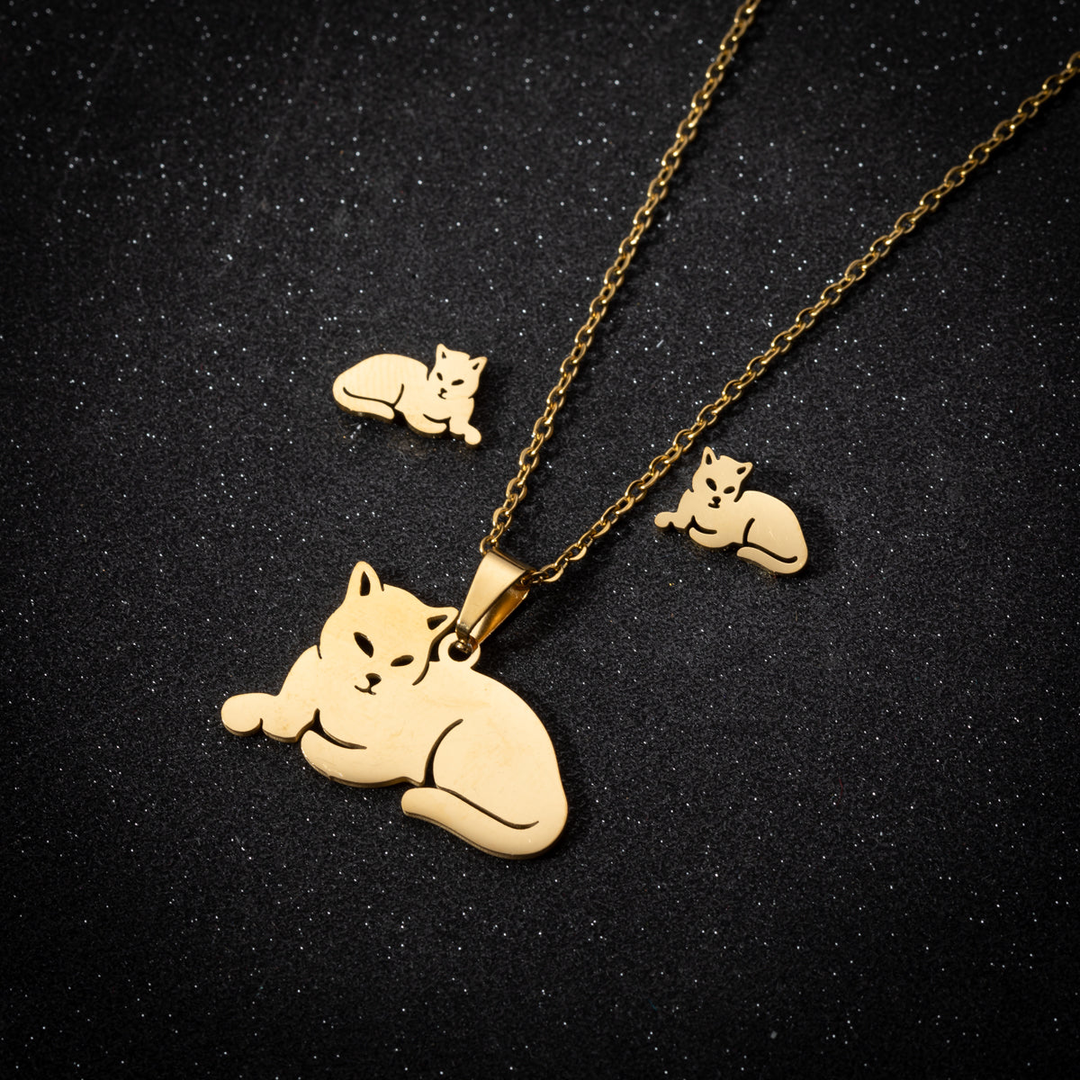 The Happy Cat Shop | Katten sieradenset ketting & oorbellen liggende kat goud